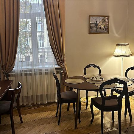 Glorious Apartment Near The Old City Лвив Екстериор снимка