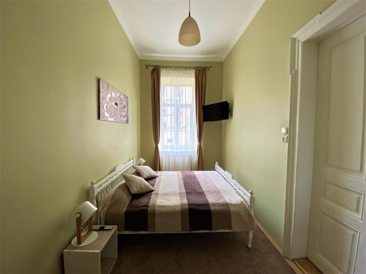 Glorious Apartment Near The Old City Лвив Екстериор снимка