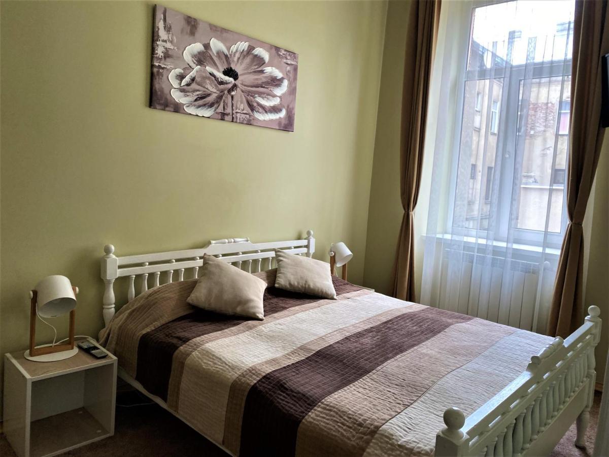 Glorious Apartment Near The Old City Лвив Екстериор снимка