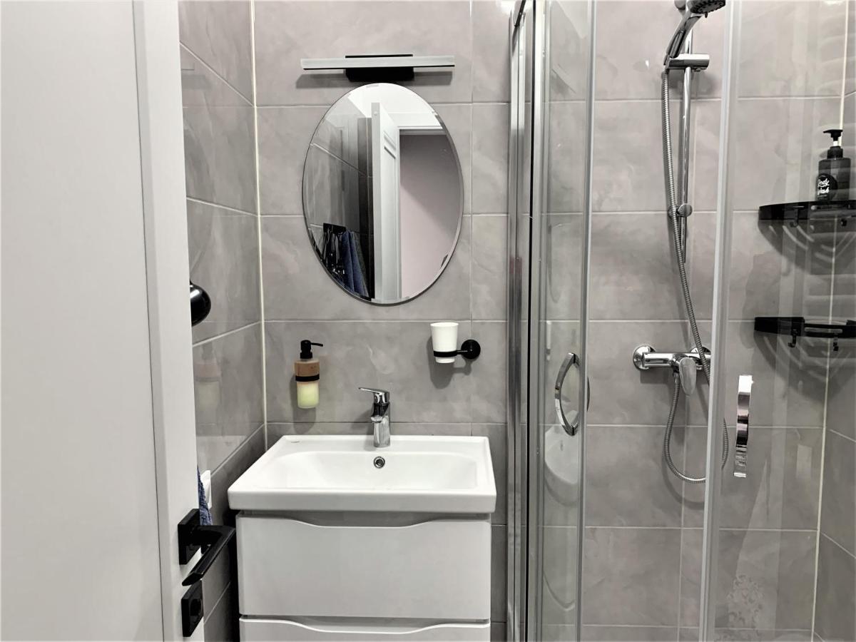 Glorious Apartment Near The Old City Лвив Екстериор снимка