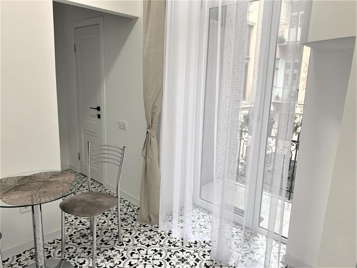 Glorious Apartment Near The Old City Лвив Екстериор снимка