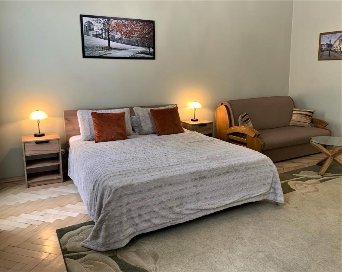 Glorious Apartment Near The Old City Лвив Екстериор снимка