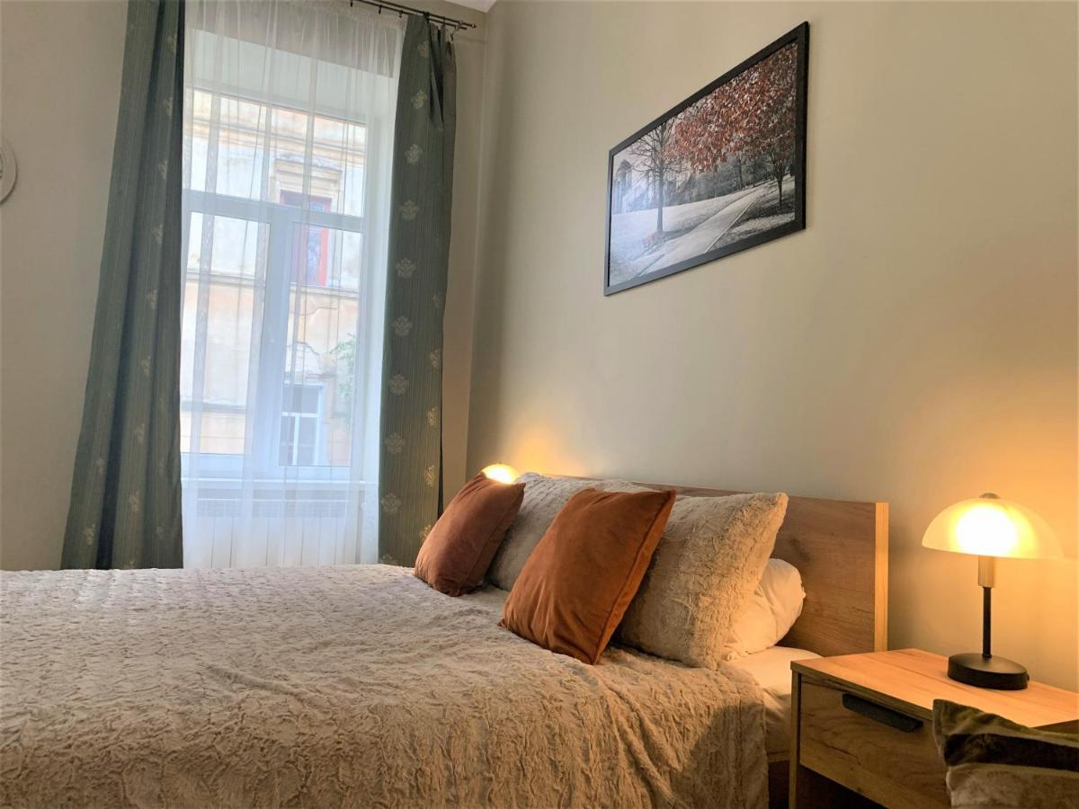 Glorious Apartment Near The Old City Лвив Екстериор снимка