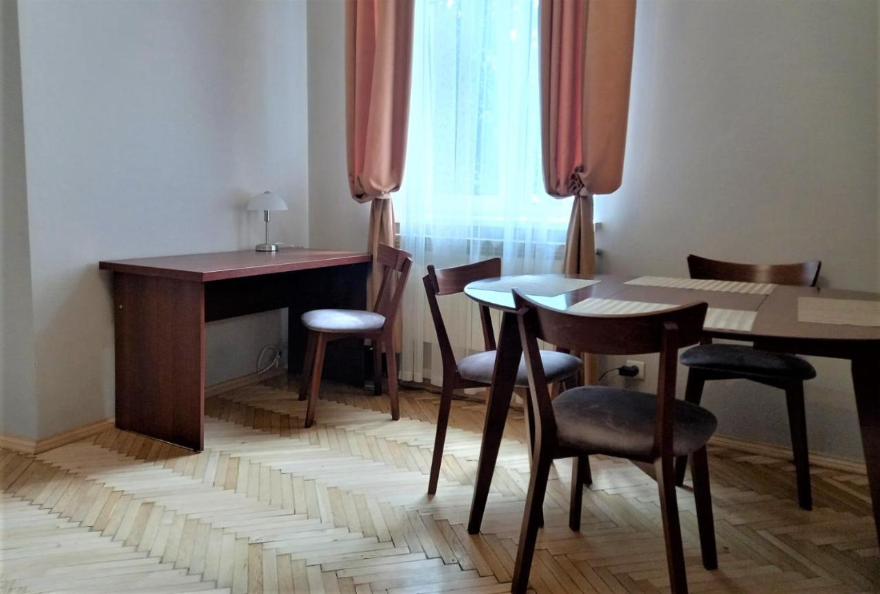 Glorious Apartment Near The Old City Лвив Екстериор снимка